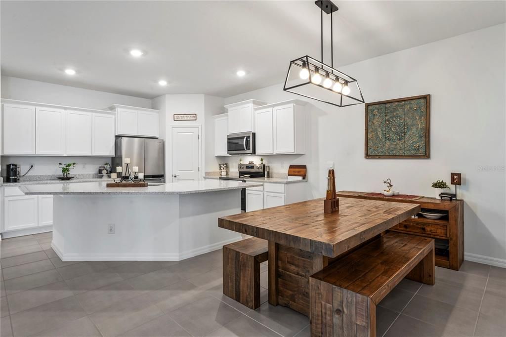 For Sale: $355,000 (3 beds, 2 baths, 1565 Square Feet)