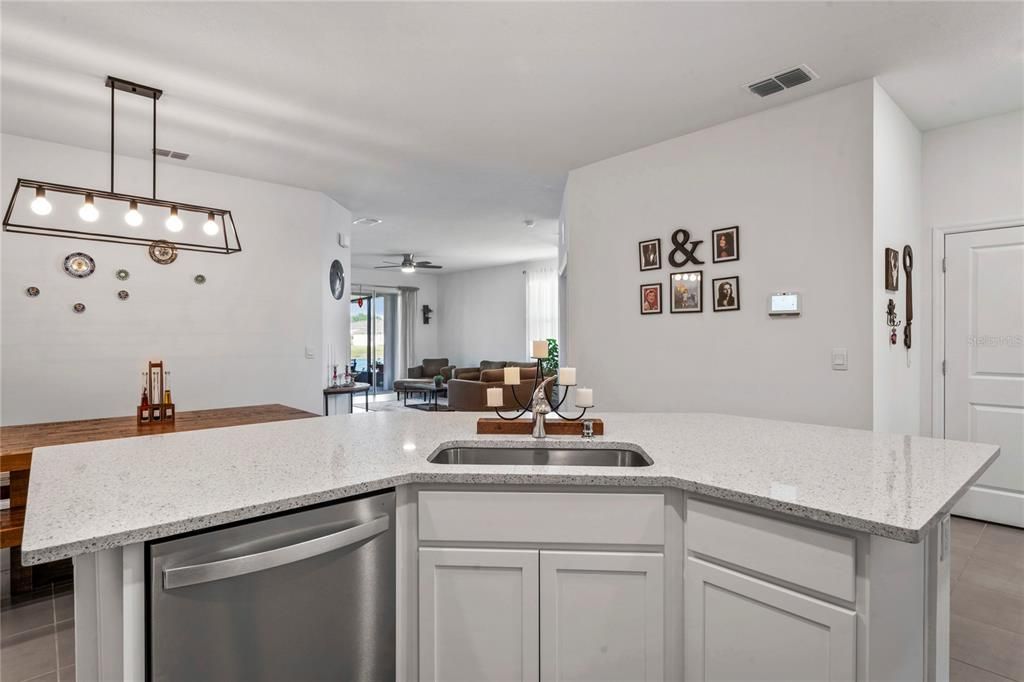 For Sale: $355,000 (3 beds, 2 baths, 1565 Square Feet)