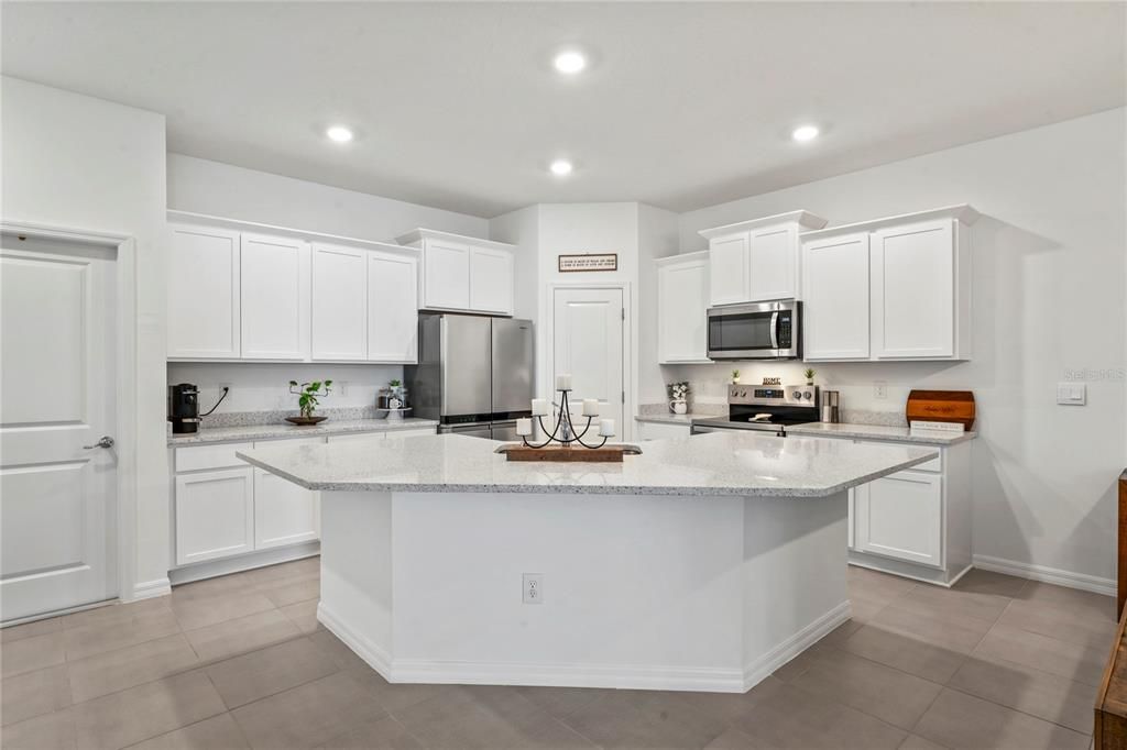 For Sale: $355,000 (3 beds, 2 baths, 1565 Square Feet)