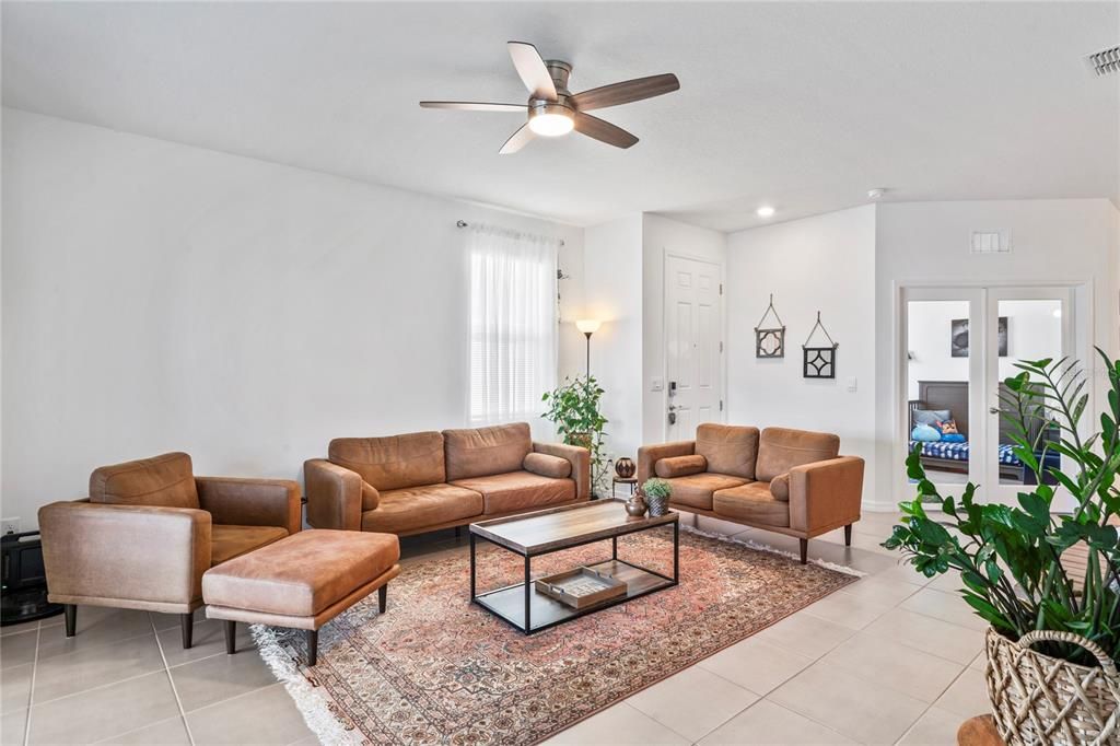 For Sale: $355,000 (3 beds, 2 baths, 1565 Square Feet)