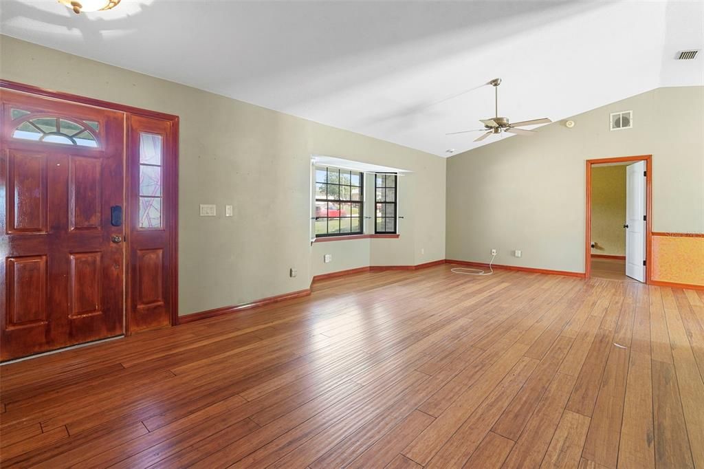 For Sale: $280,000 (3 beds, 2 baths, 1615 Square Feet)