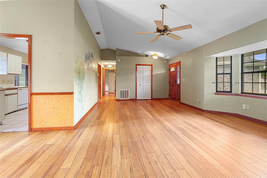 For Sale: $280,000 (3 beds, 2 baths, 1615 Square Feet)