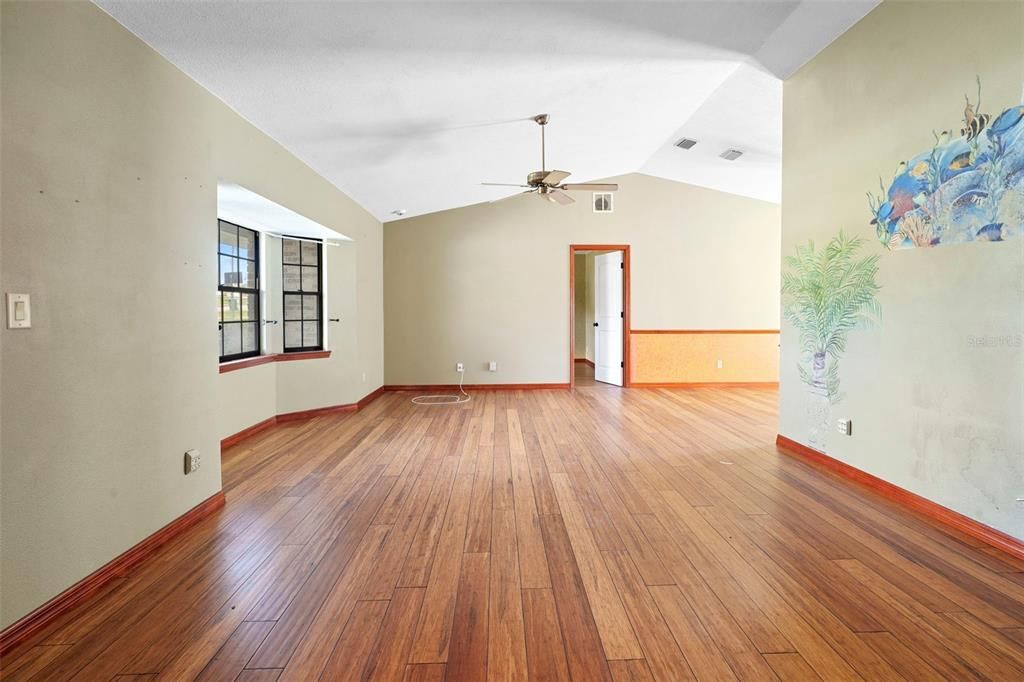 For Sale: $280,000 (3 beds, 2 baths, 1615 Square Feet)