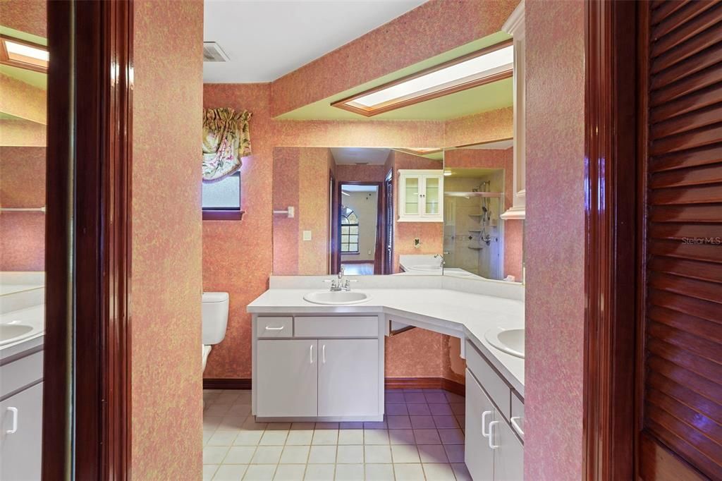 For Sale: $280,000 (3 beds, 2 baths, 1615 Square Feet)