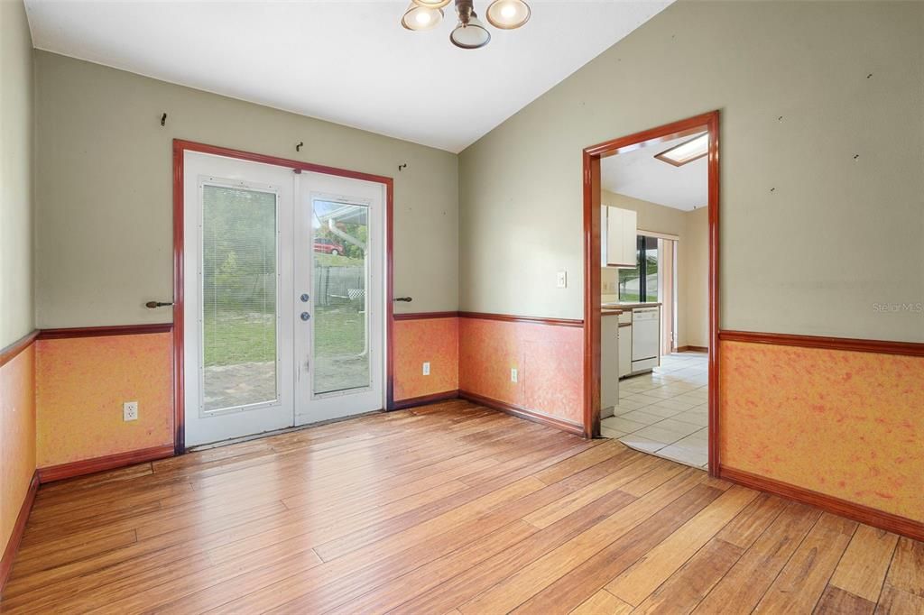 For Sale: $280,000 (3 beds, 2 baths, 1615 Square Feet)