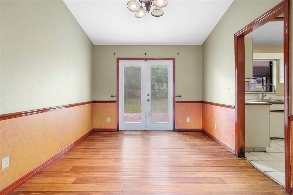 For Sale: $280,000 (3 beds, 2 baths, 1615 Square Feet)