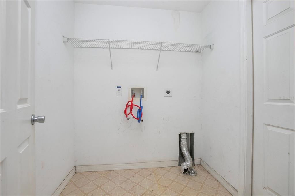 For Rent: $2,100 (3 beds, 2 baths, 1402 Square Feet)