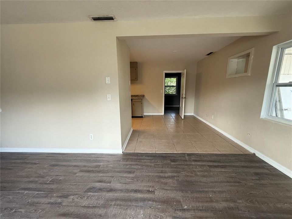 For Rent: $1,750 (3 beds, 1 baths, 1118 Square Feet)