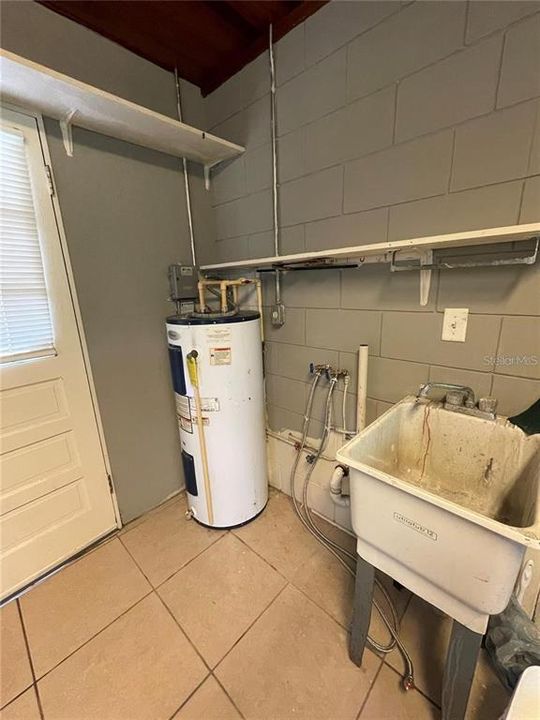 For Rent: $1,750 (3 beds, 1 baths, 1118 Square Feet)