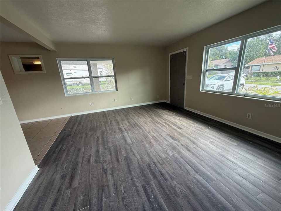 For Rent: $1,750 (3 beds, 1 baths, 1118 Square Feet)