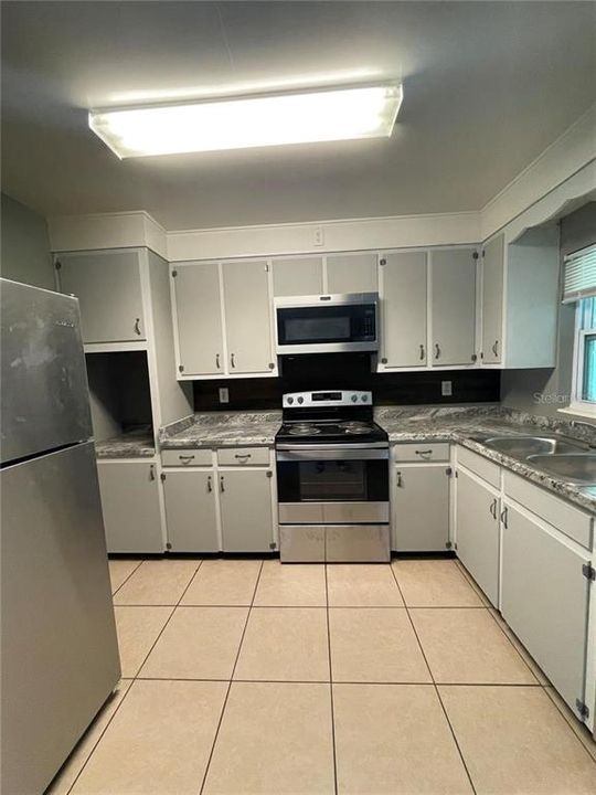 For Rent: $1,750 (3 beds, 1 baths, 1118 Square Feet)