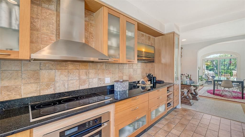 En Venta: $695,000 (2 camas, 2 baños, 1890 Pies cuadrados)