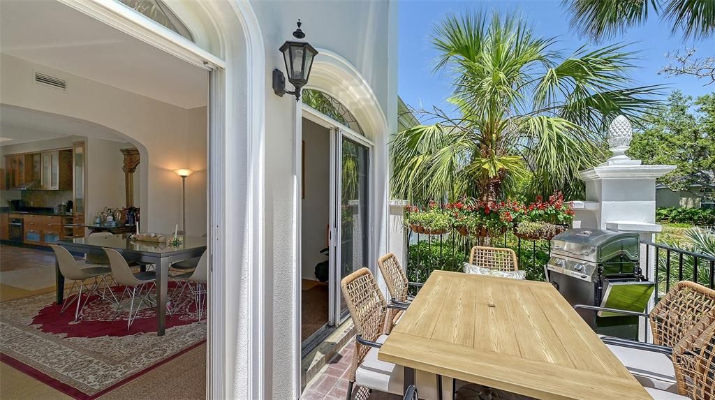 En Venta: $695,000 (2 camas, 2 baños, 1890 Pies cuadrados)