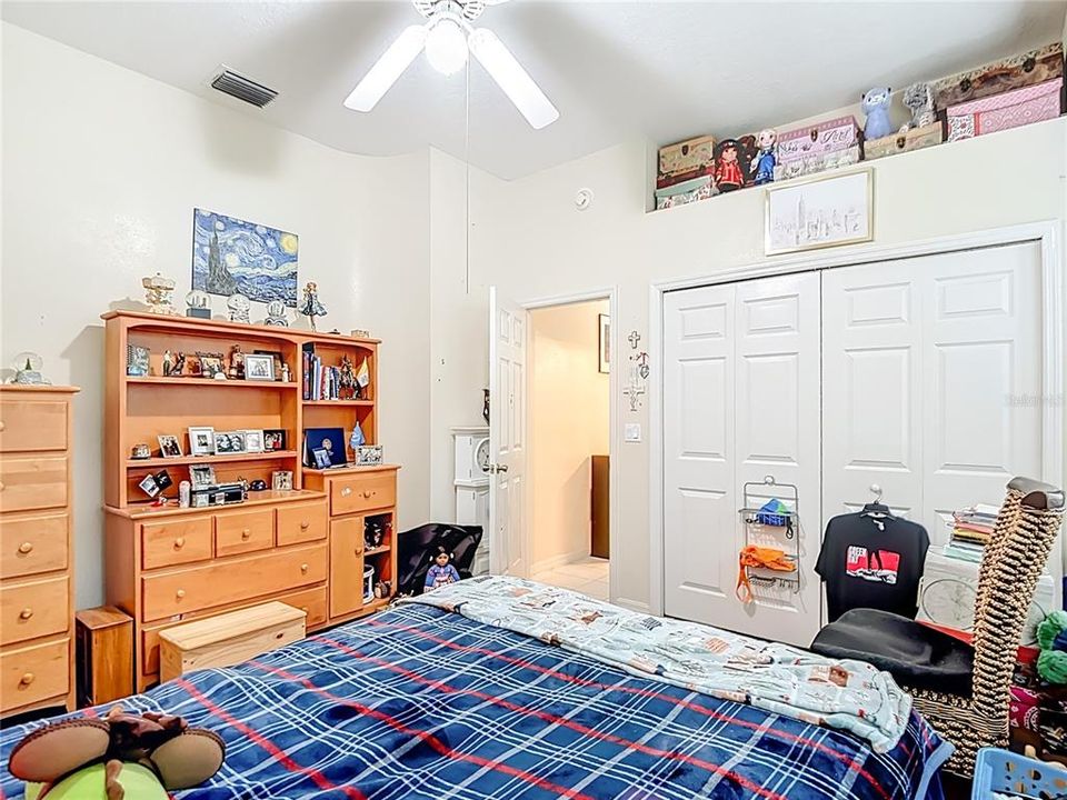 合同活跃: $647,000 (4 贝兹, 3 浴室, 2880 平方英尺)