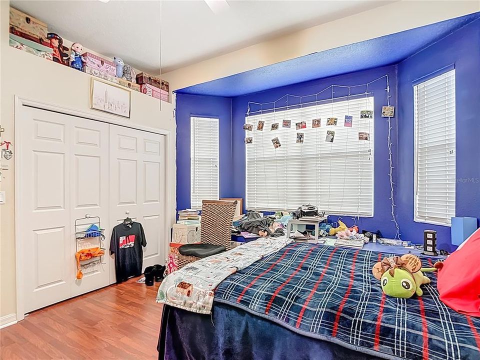 合同活跃: $647,000 (4 贝兹, 3 浴室, 2880 平方英尺)