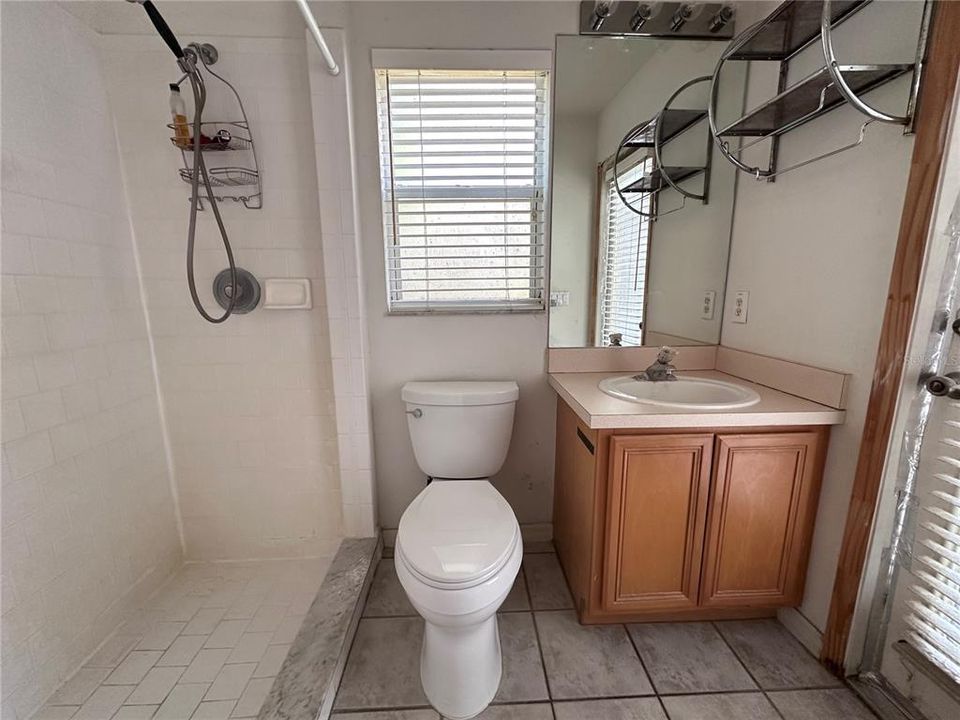 合同活跃: $647,000 (4 贝兹, 3 浴室, 2880 平方英尺)