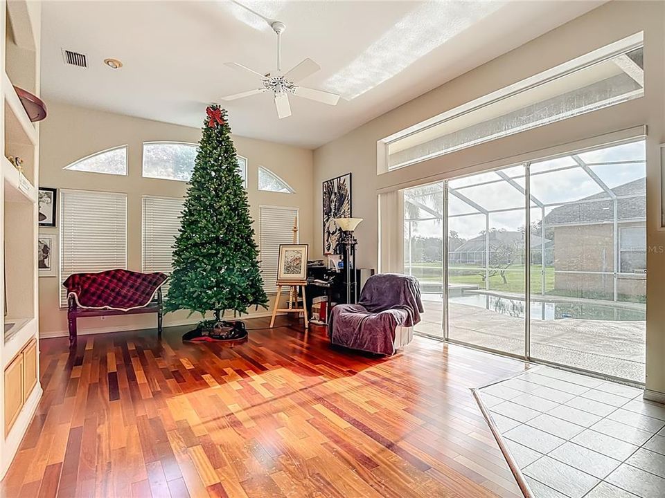 合同活跃: $647,000 (4 贝兹, 3 浴室, 2880 平方英尺)