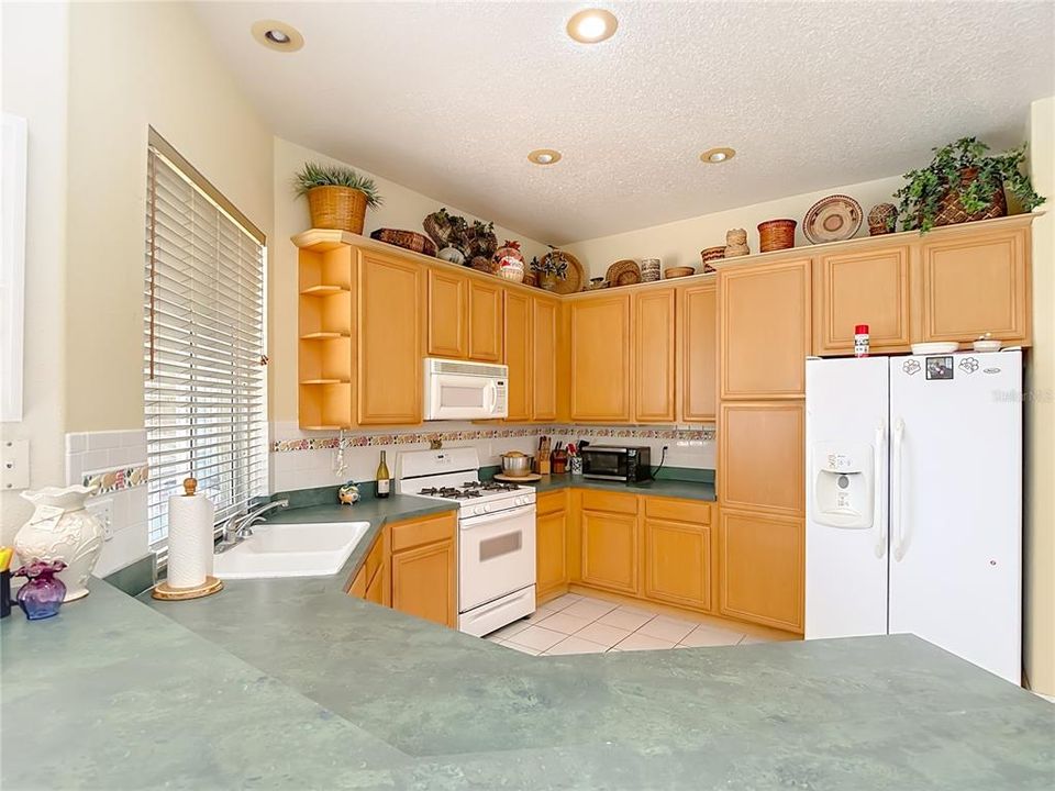 合同活跃: $647,000 (4 贝兹, 3 浴室, 2880 平方英尺)