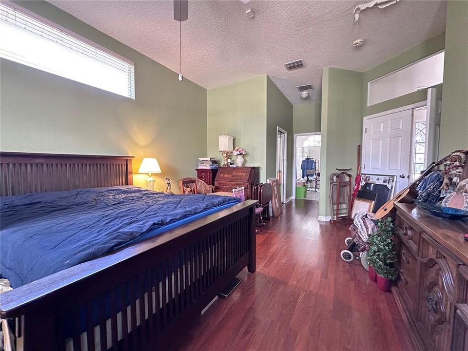 合同活跃: $647,000 (4 贝兹, 3 浴室, 2880 平方英尺)