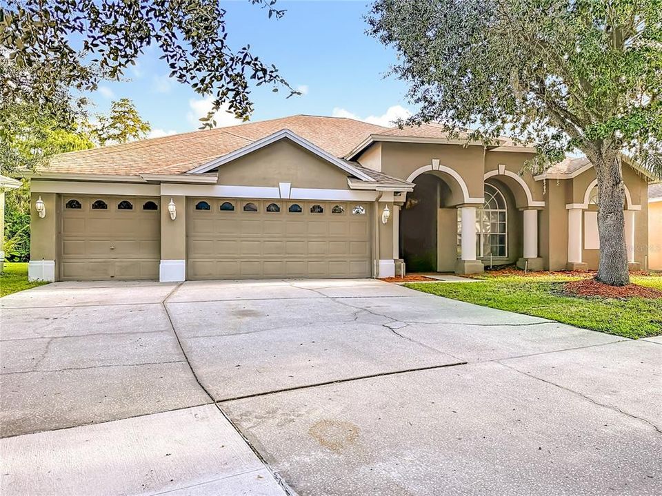 合同活跃: $647,000 (4 贝兹, 3 浴室, 2880 平方英尺)