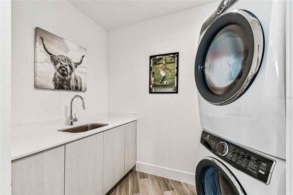 待售: $1,150,000 (2 贝兹, 2 浴室, 1704 平方英尺)