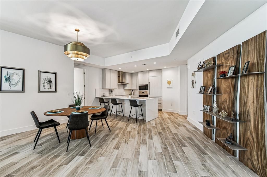 待售: $1,150,000 (2 贝兹, 2 浴室, 1704 平方英尺)