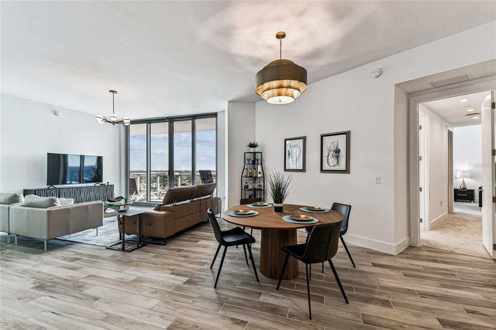 待售: $1,150,000 (2 贝兹, 2 浴室, 1704 平方英尺)