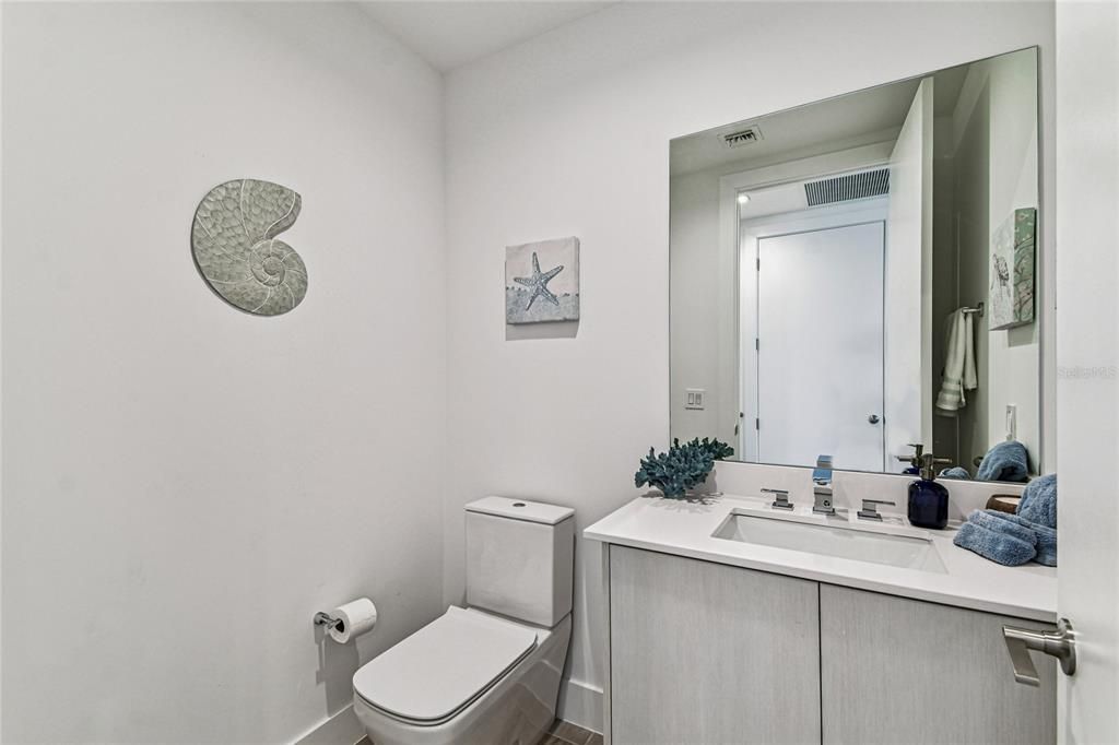 待售: $1,150,000 (2 贝兹, 2 浴室, 1704 平方英尺)