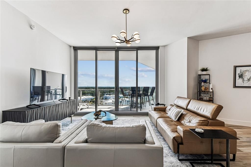 待售: $1,150,000 (2 贝兹, 2 浴室, 1704 平方英尺)