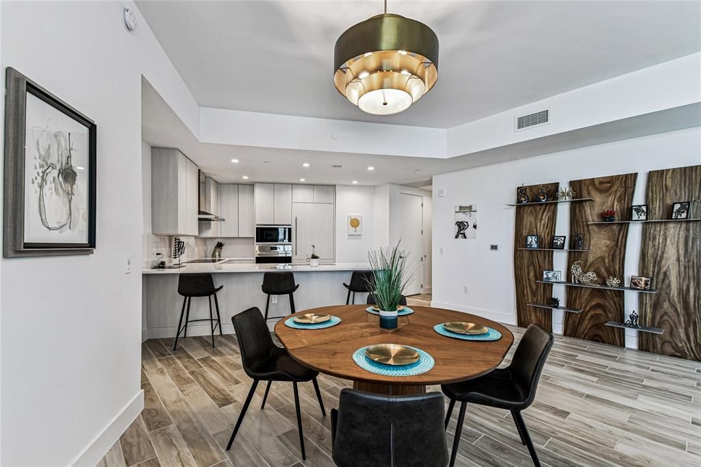 待售: $1,150,000 (2 贝兹, 2 浴室, 1704 平方英尺)