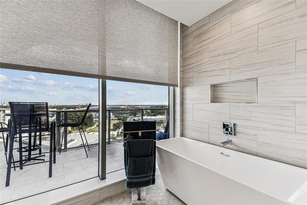 待售: $1,150,000 (2 贝兹, 2 浴室, 1704 平方英尺)