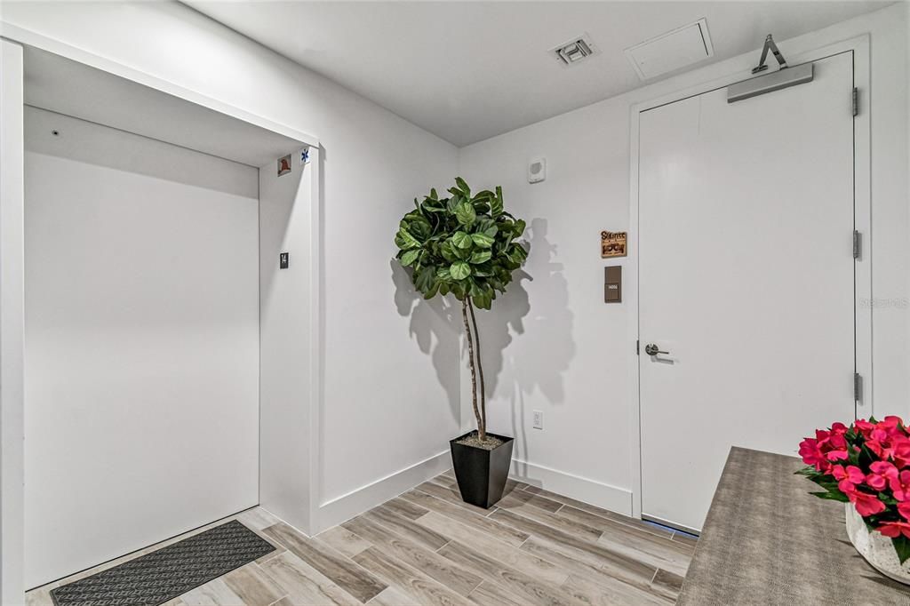 待售: $1,150,000 (2 贝兹, 2 浴室, 1704 平方英尺)