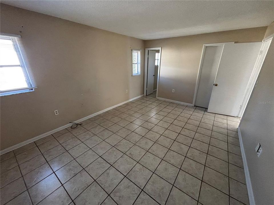 出租: $1,300 (2 贝兹, 2 浴室, 1066 平方英尺)