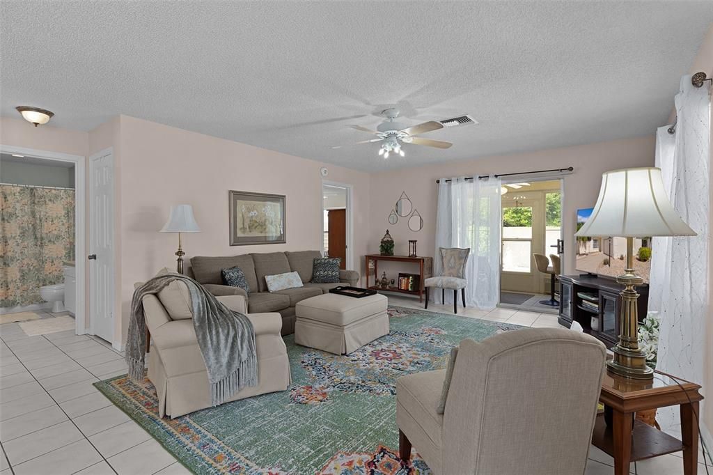 В аренду: $3,000 (2 спален, 2 ванн, 1214 Квадратных фут)