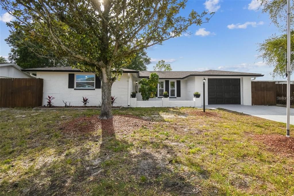 For Sale: $360,000 (3 beds, 2 baths, 1561 Square Feet)