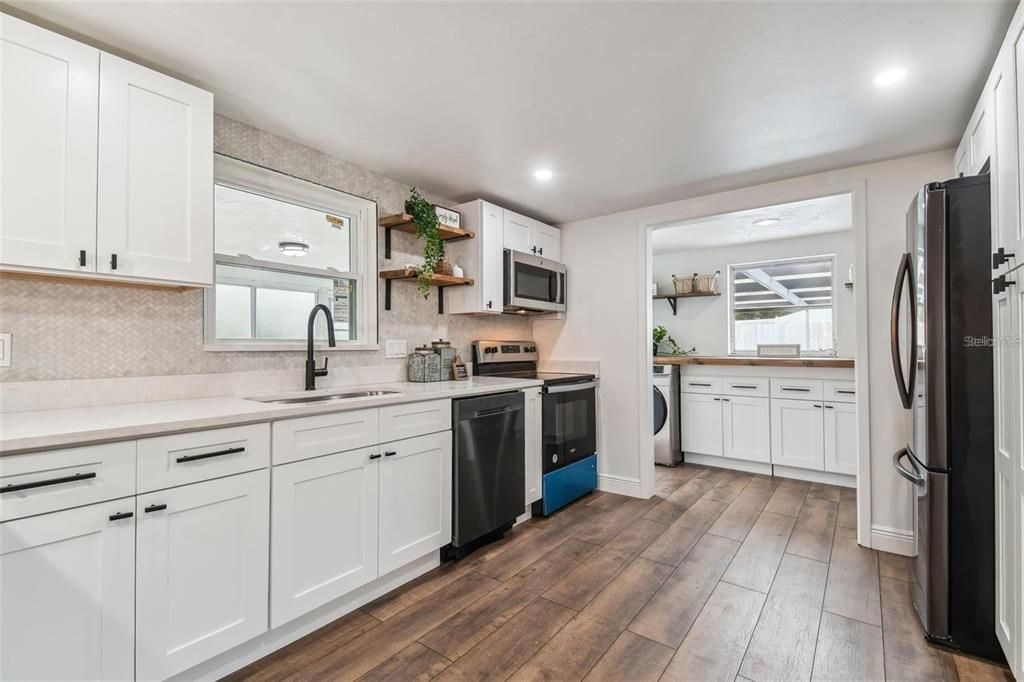 For Sale: $360,000 (3 beds, 2 baths, 1561 Square Feet)