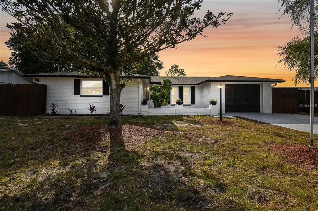 For Sale: $360,000 (3 beds, 2 baths, 1561 Square Feet)