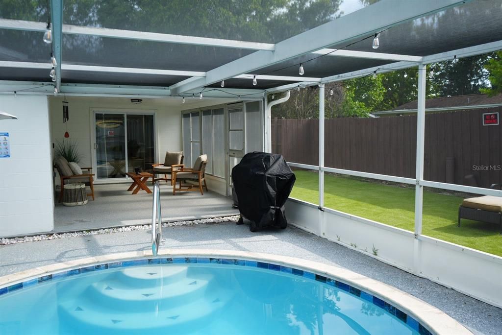 For Sale: $360,000 (3 beds, 2 baths, 1561 Square Feet)