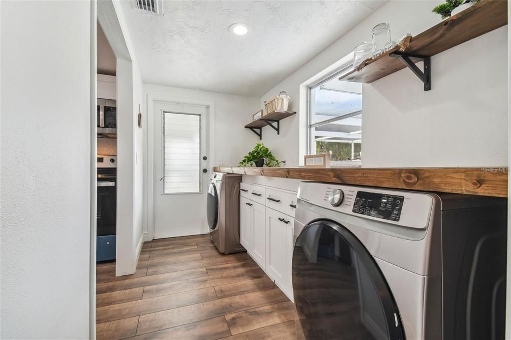 For Sale: $360,000 (3 beds, 2 baths, 1561 Square Feet)