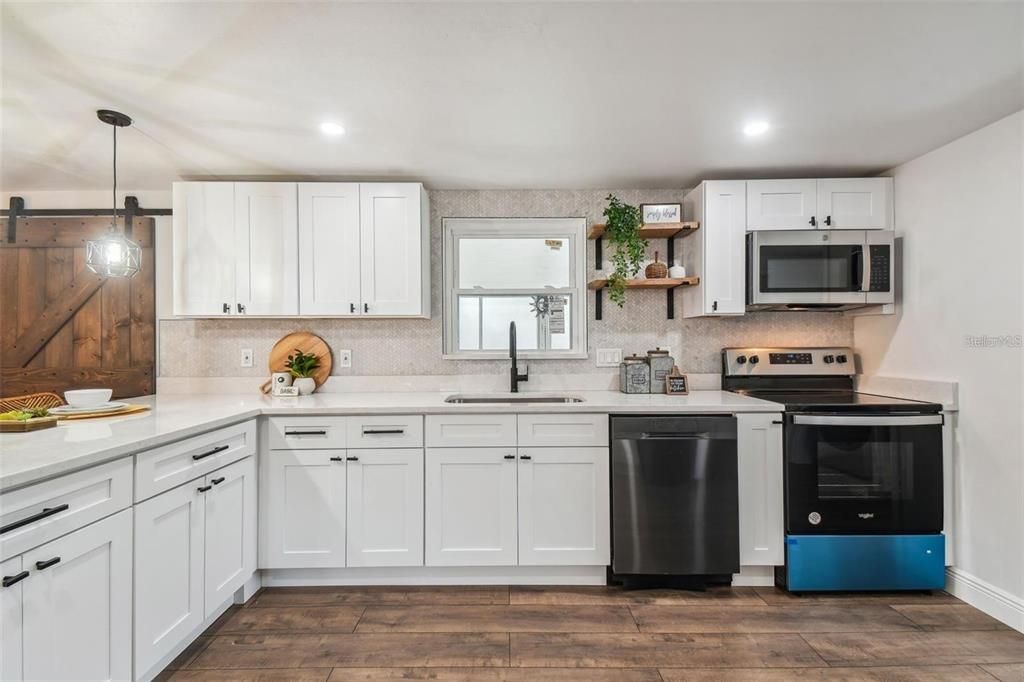 For Sale: $360,000 (3 beds, 2 baths, 1561 Square Feet)