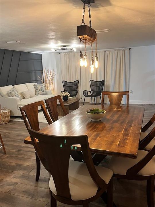 For Sale: $360,000 (3 beds, 2 baths, 1561 Square Feet)