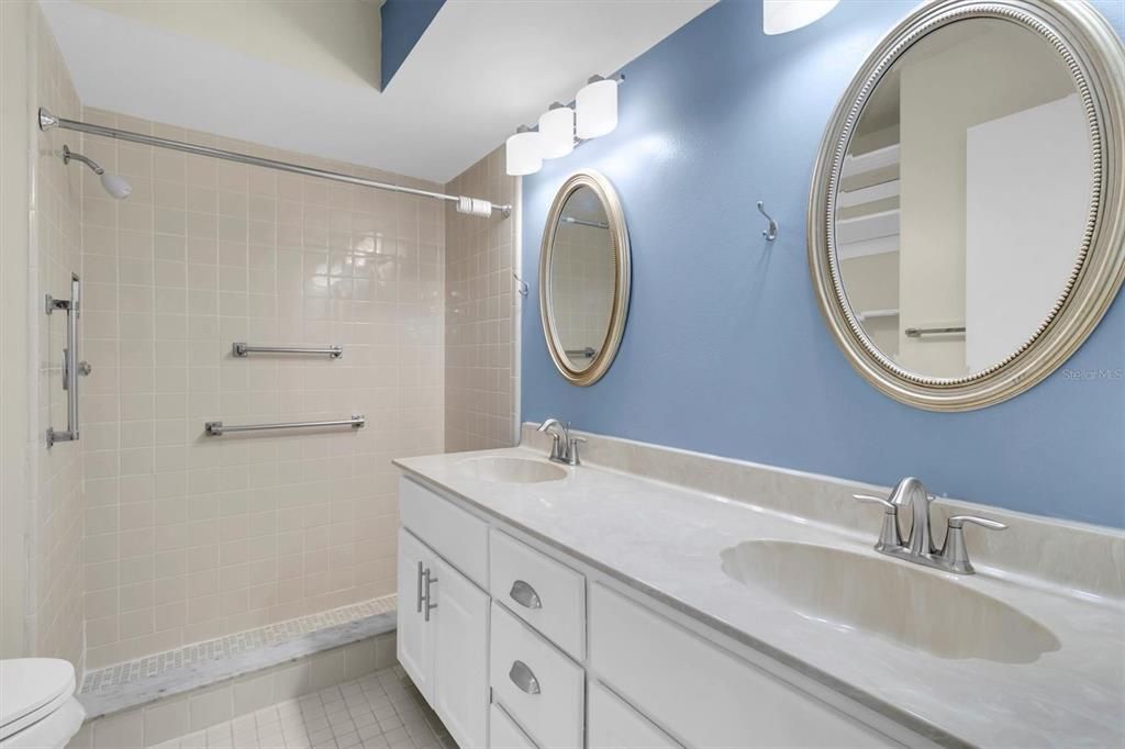 For Sale: $219,500 (2 beds, 2 baths, 1174 Square Feet)