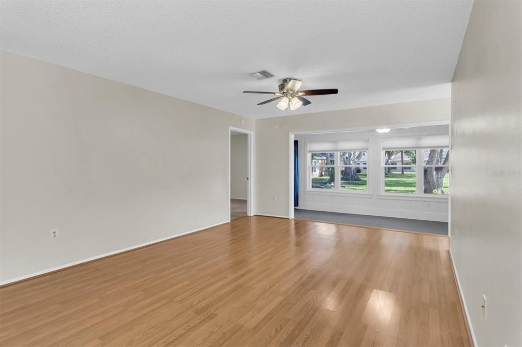 For Sale: $219,500 (2 beds, 2 baths, 1174 Square Feet)