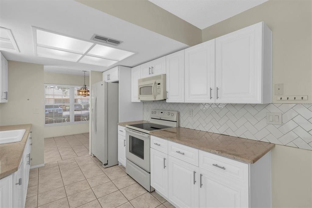 For Sale: $219,500 (2 beds, 2 baths, 1174 Square Feet)