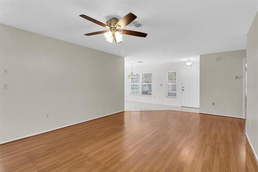 For Sale: $219,500 (2 beds, 2 baths, 1174 Square Feet)