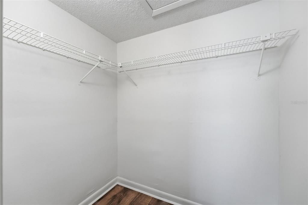 Active With Contract: $205,000 (2 beds, 2 baths, 919 Square Feet)