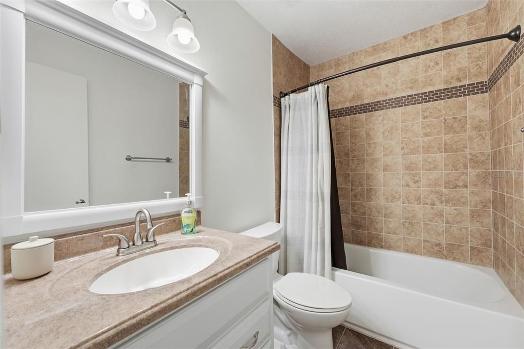 Active With Contract: $205,000 (2 beds, 2 baths, 919 Square Feet)