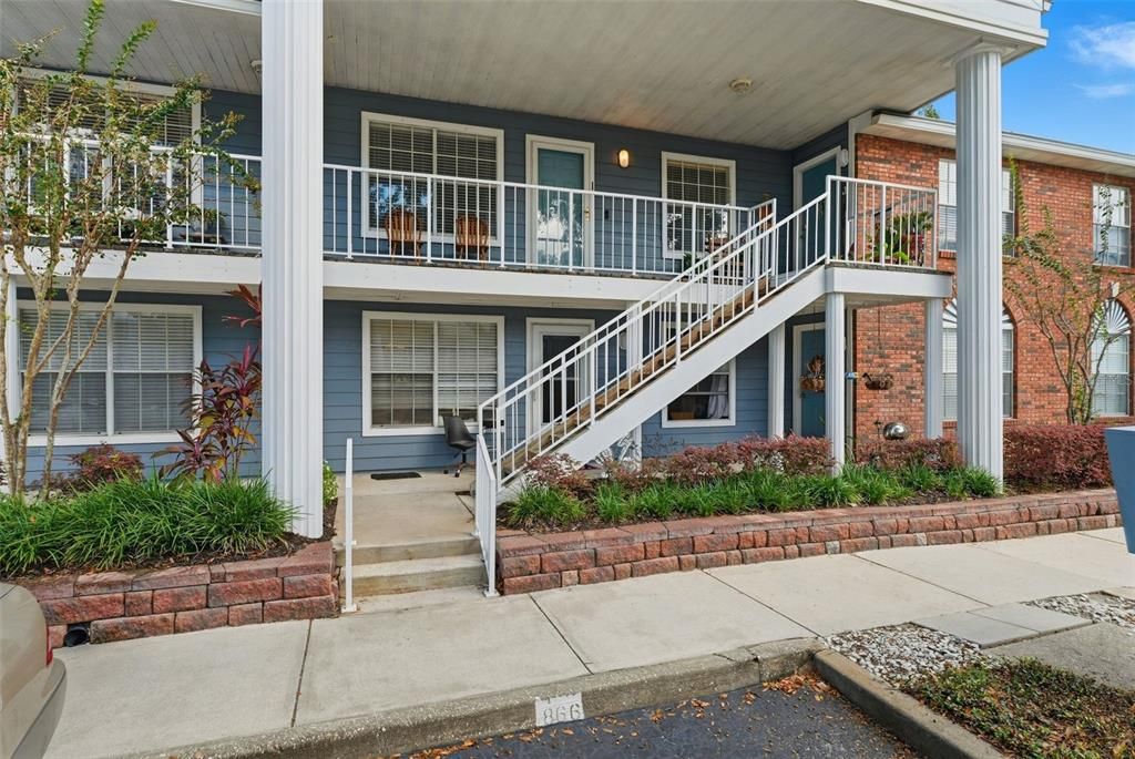 Active With Contract: $205,000 (2 beds, 2 baths, 919 Square Feet)