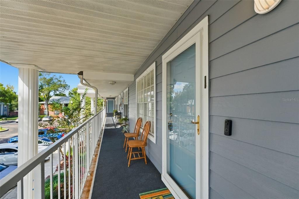 Active With Contract: $205,000 (2 beds, 2 baths, 919 Square Feet)