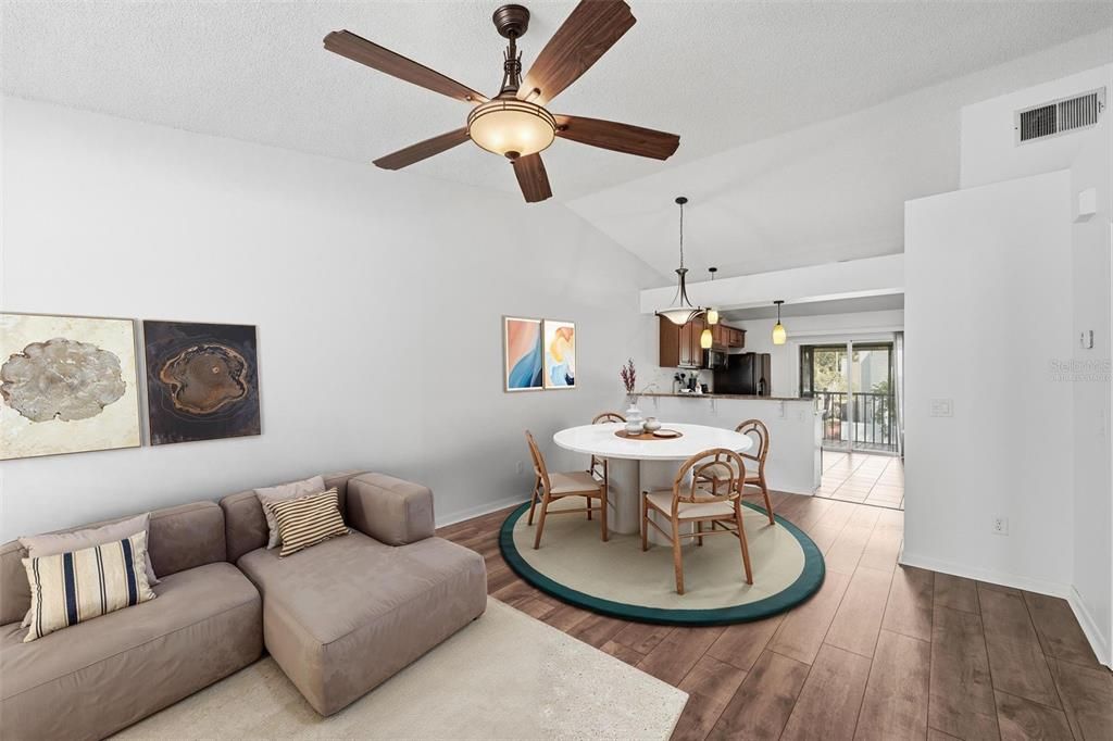 Active With Contract: $205,000 (2 beds, 2 baths, 919 Square Feet)